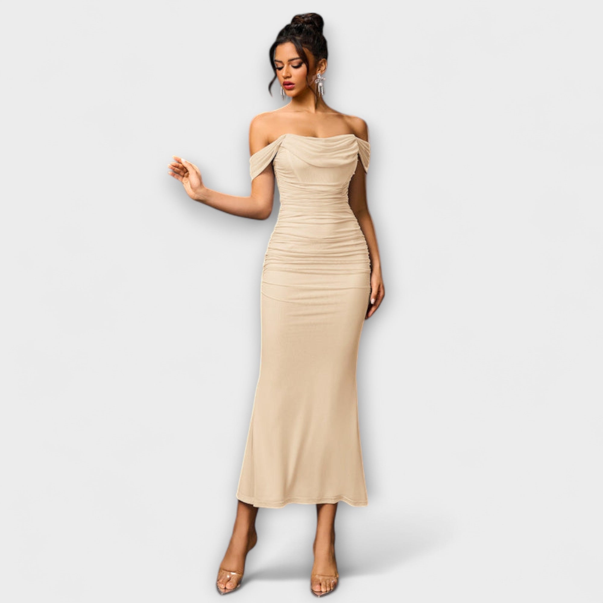 Ione - Šaty Bodycon s odhalenými rameny a řasením